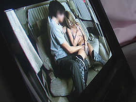 素人ドッキリ企画 見知らぬ男性にナンパ即口説かれるハプニング！旦那はモニター越しに監視、若妻が寝取られ浮気SEX4時間　サンプル画像16